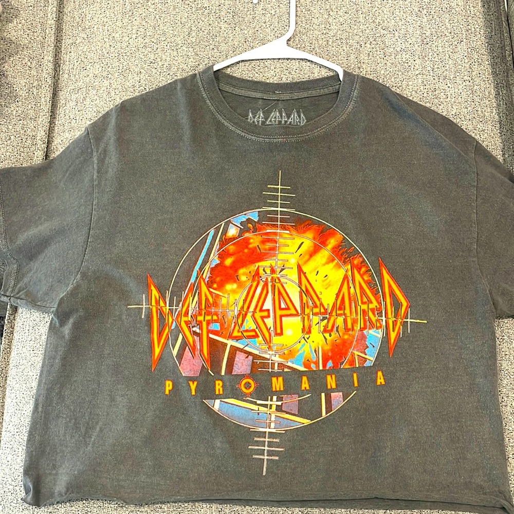 Def Leppard Pyromania faded grey crop tshirt